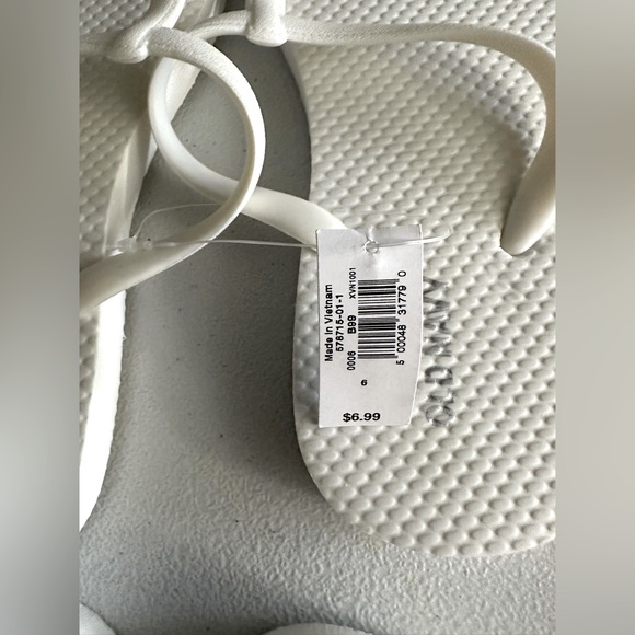 NWT Old Navy Womens BUNDLE White flip flop - Sz 6 (4 pairs) + Sz 8 (1 pair) - Picture 2 of 4